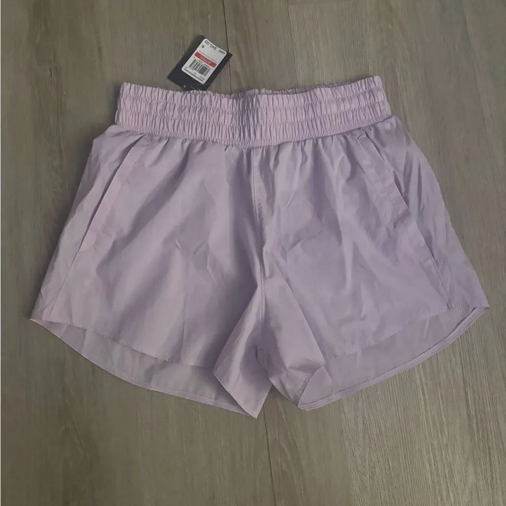 Under armour woman’s woven 3” crinkle shorts Lavender